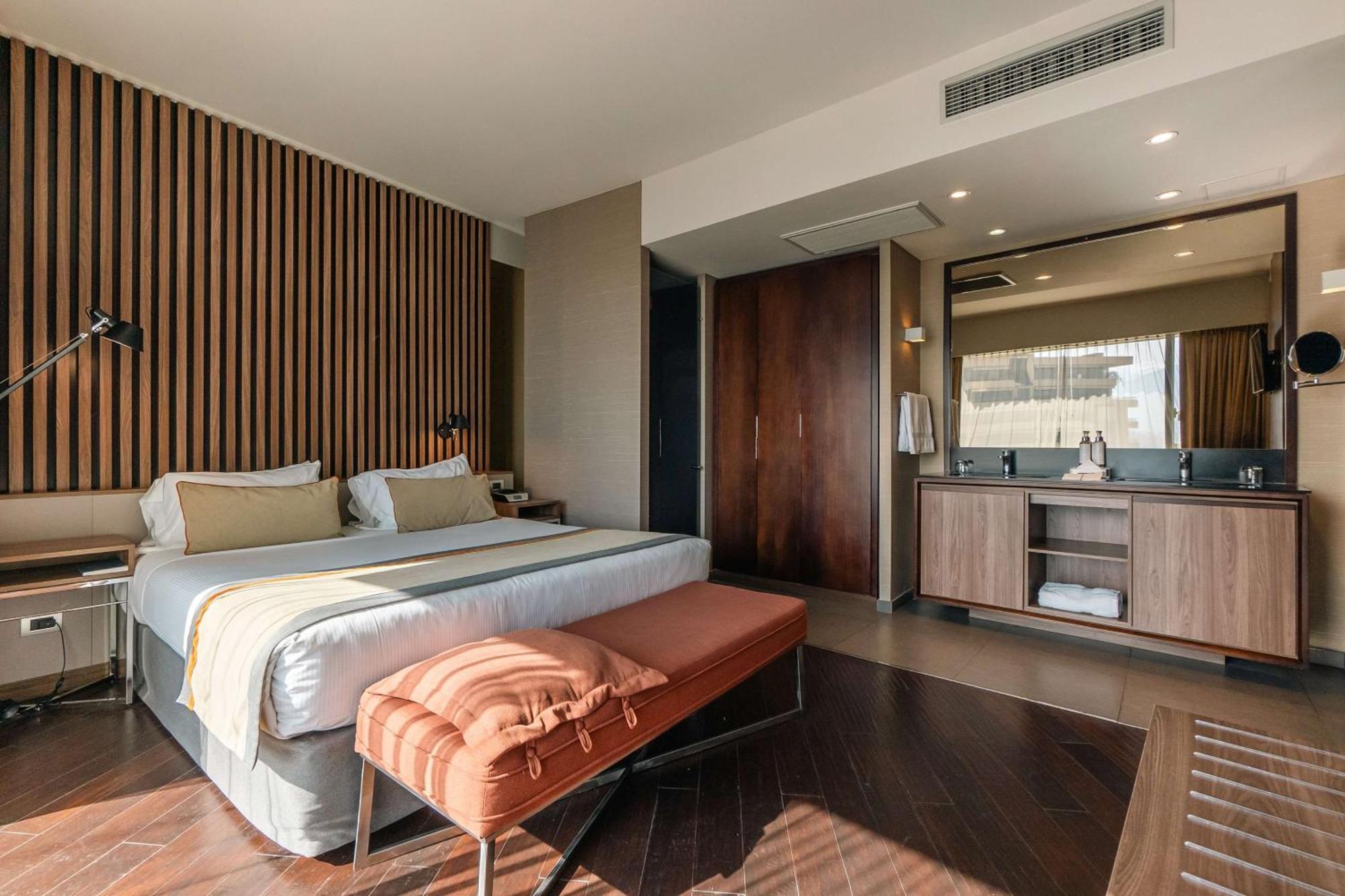 Doubletree By Hilton Santiago Kennedy, Chile Otel Dış mekan fotoğraf